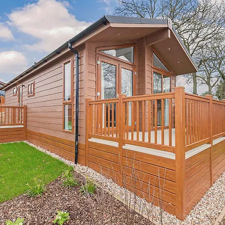 Wareham Forest Lodge Retreat Lytchett Minster Exterior photo